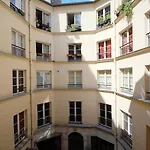 Louvre Apartament *