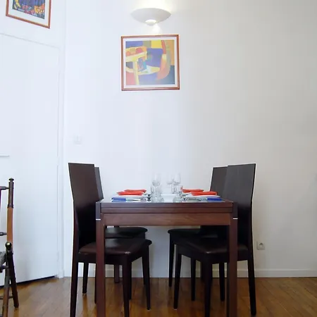 Louvre Apartment