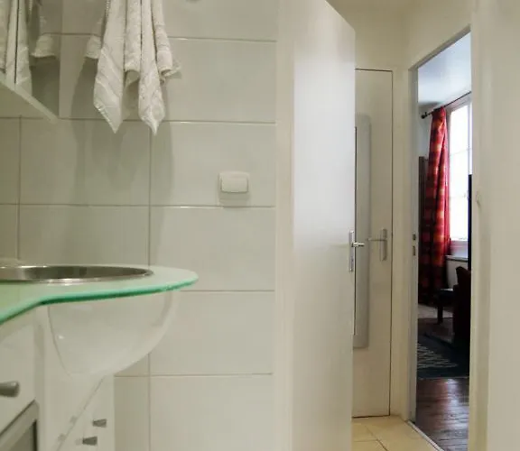 Louvre شقة باريس